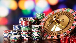 Ruang permainan demo Teen Patti suhu69 dengan dealer dan pemain virtual